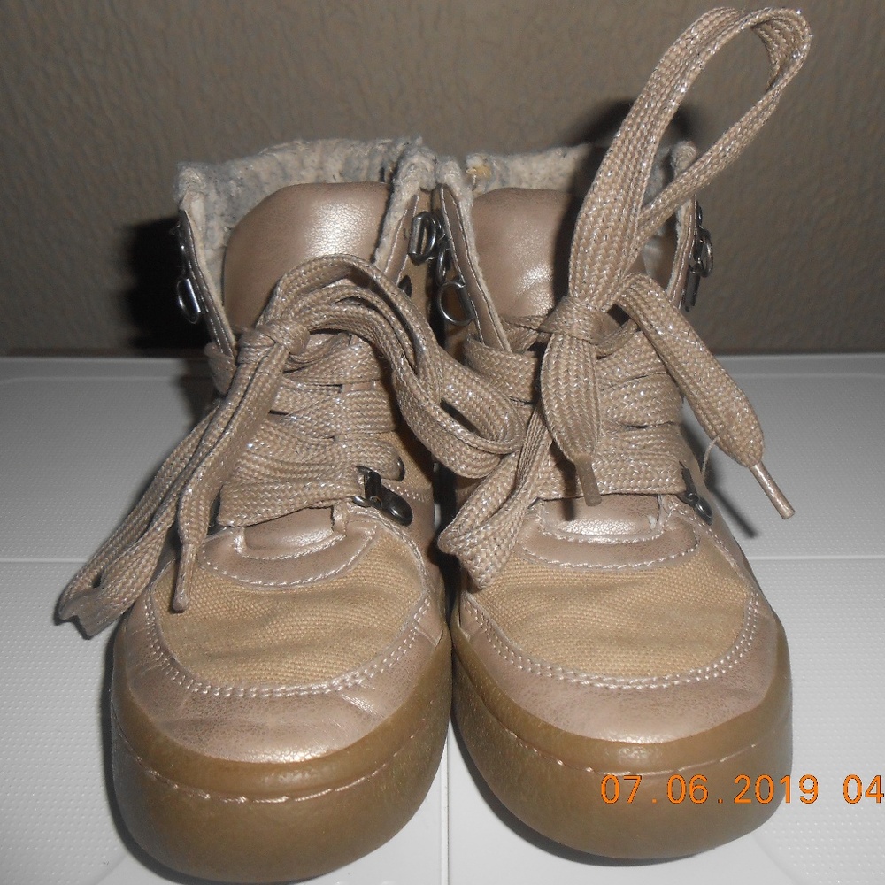 GIRLS BOOTS